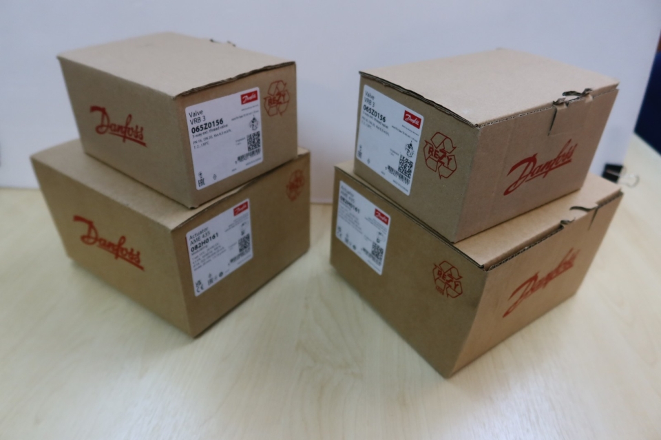 DANFOSS VRB3 DN20 GLOBE 3-WAY CONTROL VALVE(065Z0156)C/W AME435 MOD. ACT.(24VAC, 50/60HZ)(082H0161)