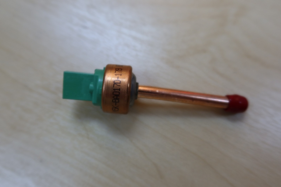 YORK M04094460002 (NSK-BA017D-178 8069) PRESSURE SENSOR, LOW 1.7MPa