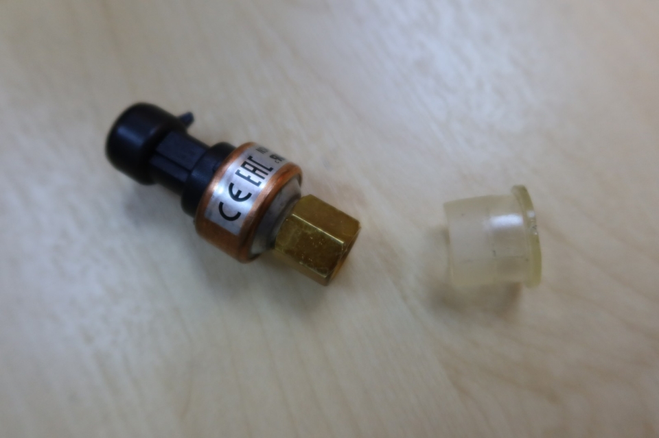 DAIKIN (APPLIED) DANFOSS SAGINOMIYA DISCHARGE TRANSDUCER (NSK-BE0301-U009) (C04109039869)