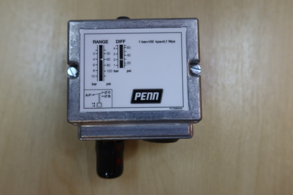 JOHNSON CONTROLS (PENN) P48AAA-9130 PRESSURE CONTROL (RANGE:-0.02/1MPA/-0.2 TO 10 BAR)