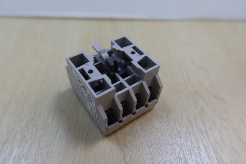 LS AUXILIARY CONTACTOR 4 POLE UA4-22 (2NC/2NO)