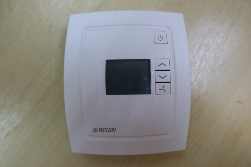 REGIN RCF-230CAD WALL MOUNTED THERMOSTAT WITH FAN SPEED CONTROL (230VAC) (0-10VDC)