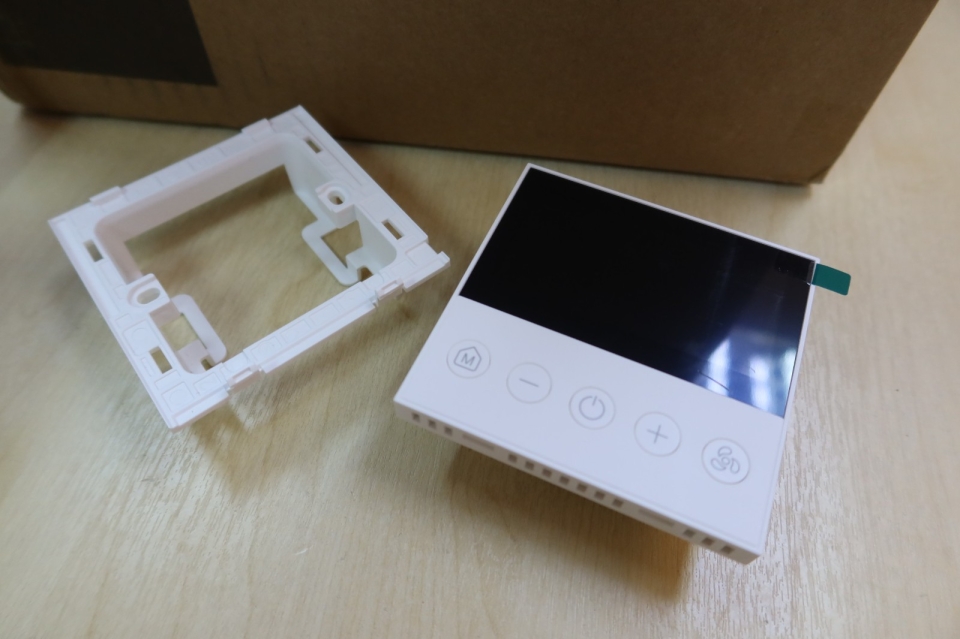 SIEMENS RDQ400 ON/OFF ROOM THERMOSTAT WITH FAN SPEED (0 TO 30ˇăC) (SAME AS:RAB21)