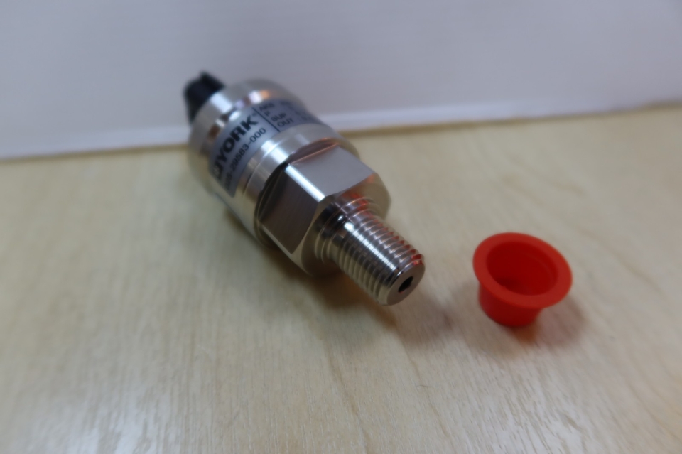 YORK (JCI) 025-29583-000 (0-200 PSI) PRESSURE TRANSDUCER (SUCTON)(AKS32R 060G1527)(MEI)(NN)