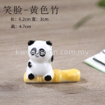 Cartoon Panda Ceramic Chopstick Rest - Smiling Face - Yellow Bamboo 熊猫卡通陶瓷筷子架筷托-笑脸-黄竹