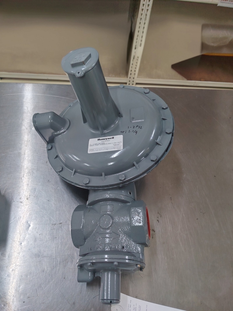 1883 2" Threaded American Meter Company Pressure Regulator