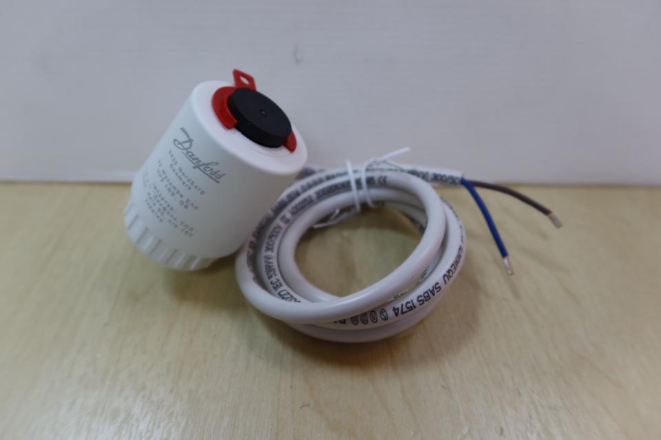 DANFOSS 082F1600 TWA-Q THERMAL WAX ACTUATOR 230V NC 1.2M CABLE