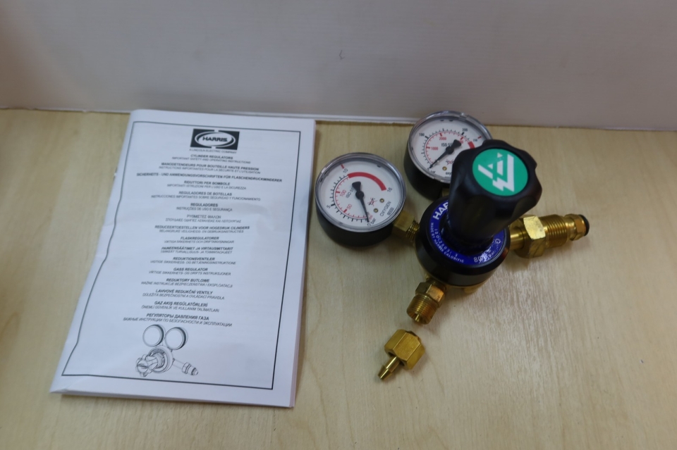 HARRIS 801 (801DB-10-O2/801DB10OX2166) OXYGEN REGULATOR