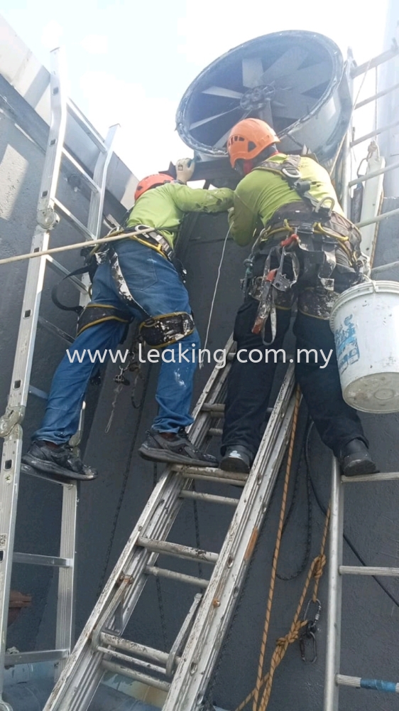 ABSEILER ASSIST WORK TO DISMANTLE DUCTING FAN
