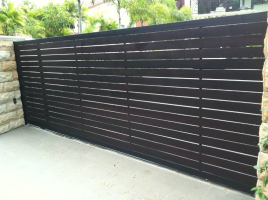 Main Sliding Gate Chengai Wood Design.