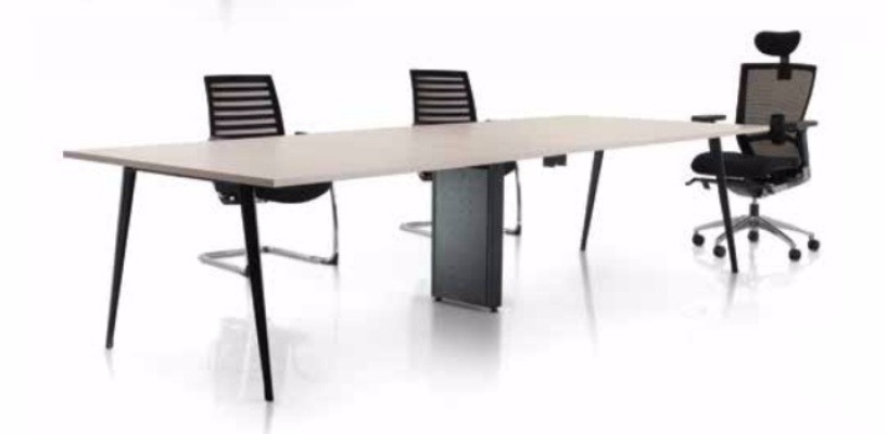 Rectangular meeting table with Nitra black metal leg