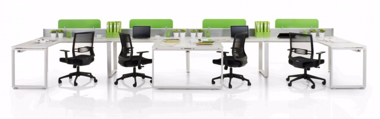 4 person AIM Desking system with cassia leg & acrylic panel