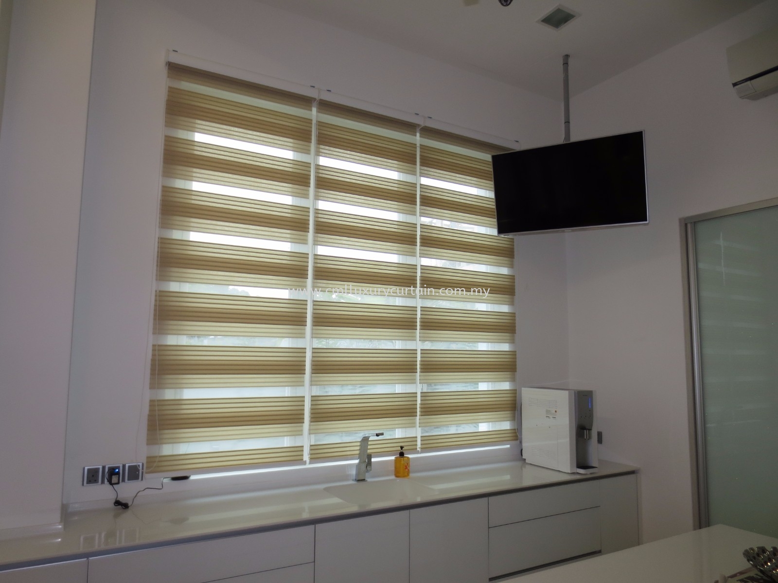 kitchen-zebra-blinds