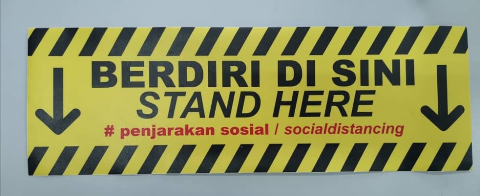 Sticker Berdiri Di Sini  Social Distancing