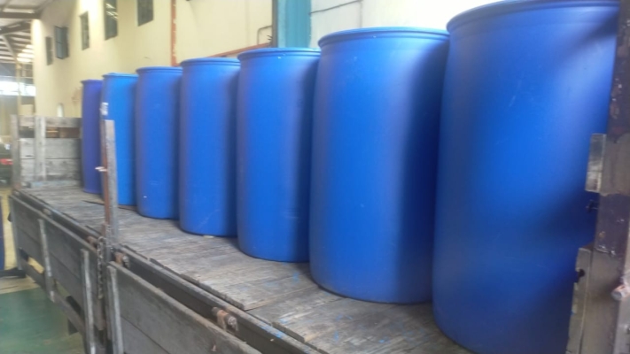 Used 200L Blue drum with white screw cap (1)