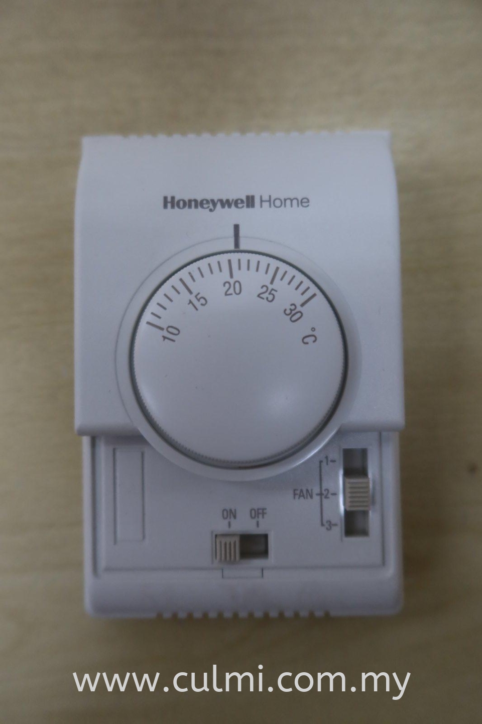 HONEYWELL HOME T6373A1108 ROOM THERMOSTAT C/W 3-SPEED FAN SWITCH (220-240V)~ 4(2)A S.P.D.T. (CHINA)