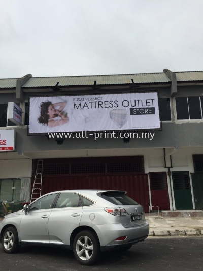 matress outlet - zig zag signboard