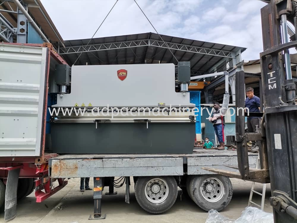 Delivery of New Hydraulic Press Brake / Bending Machine