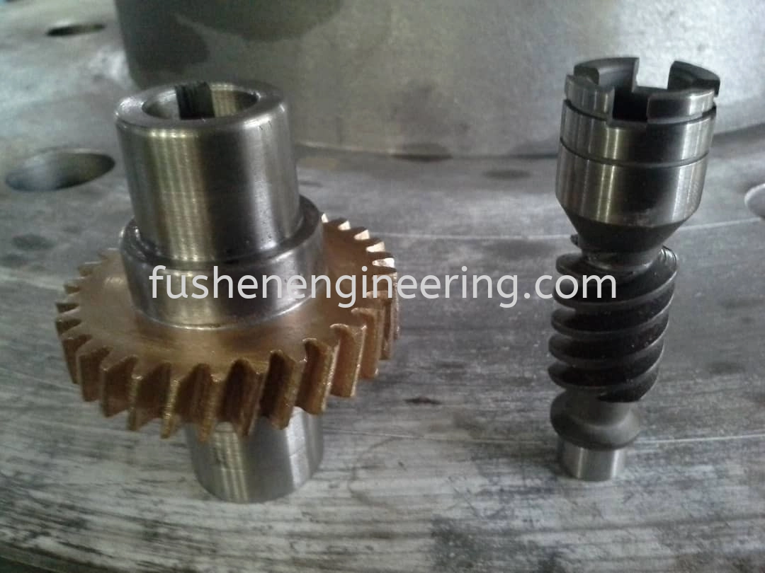 To machine 705 screw shaft 25mm dia x 85mm and cooper worm gear 65mm dia x 82mm complete with cut ge