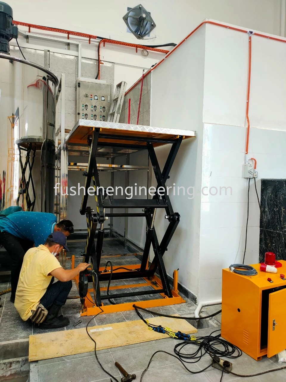 Installation Stationary Hydraulic Lift Table.