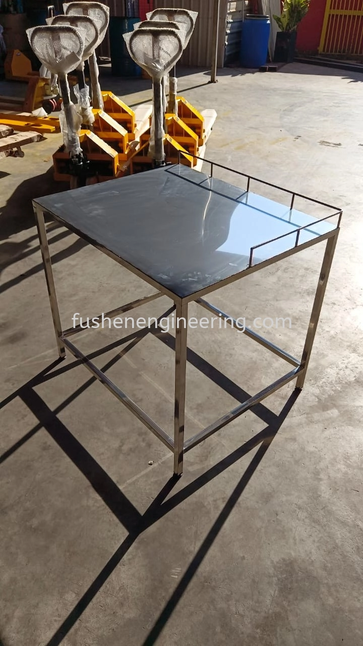 Stainless Steel sus304 Table with Top Side rod, Size : 36" x 36" x 32" H.