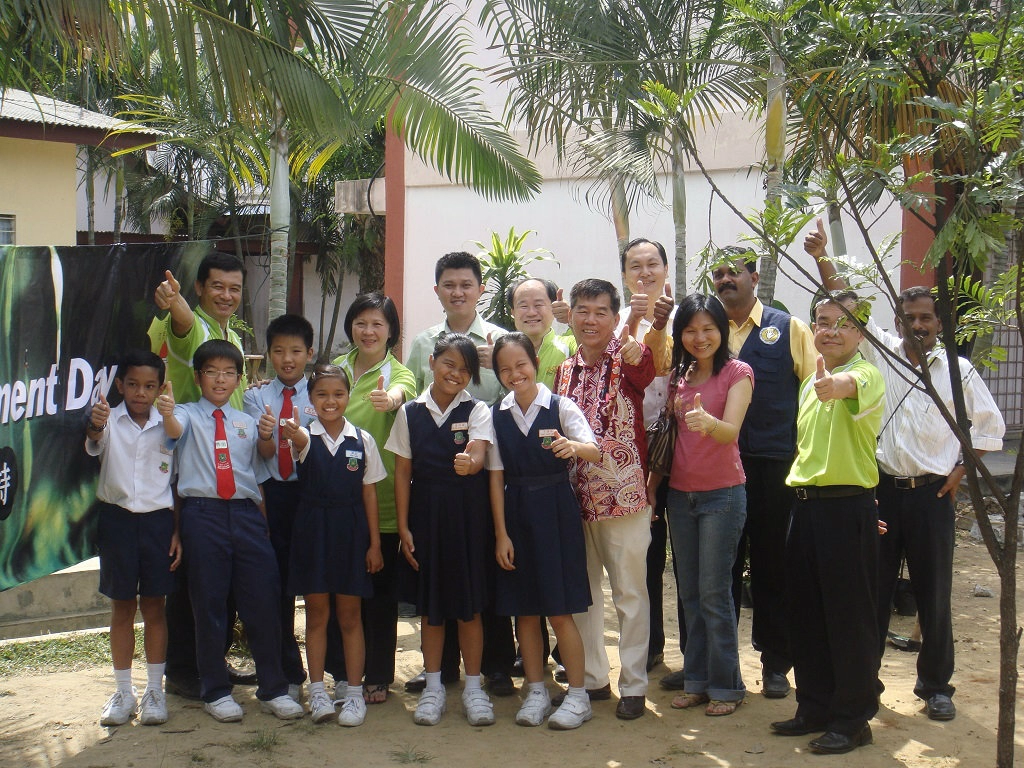04.06.2009 Puchong Tree Planting  学校植树活动