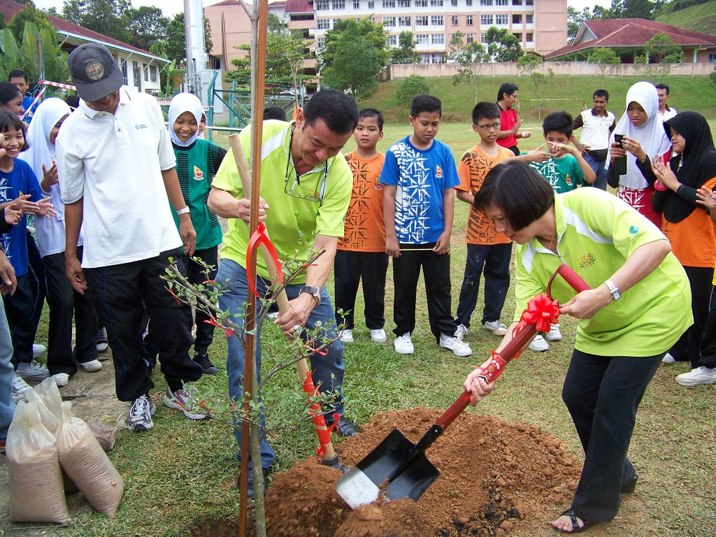 24.05.2012 Tree Planting at SK Bunga Raya 1 学校植树活动