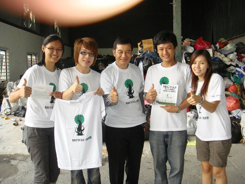 23.03.2009 Recycling Campaign with TARC Students. 环保资源回收活动