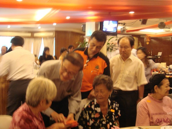 22.02.2008 Charity for The Poor & Single Mothers in Klang. 在巴生举办慈善活动