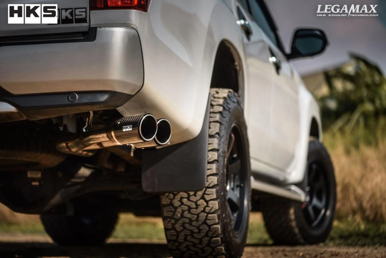 HKS LEGAMAX MITSUBISHI NEW TRITON SIDE TWIN CARBON TAIL