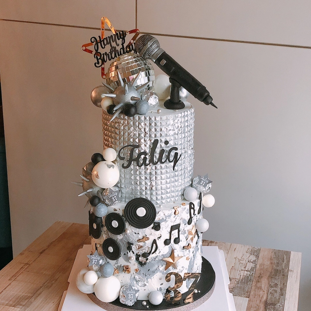 Karaoke Silver Cake