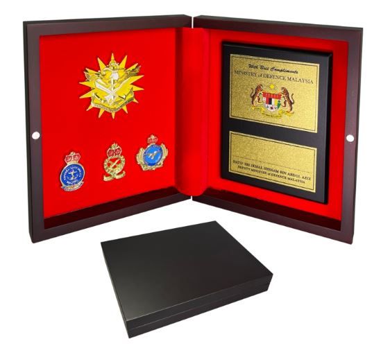 A 008 - ARMY PLAQUE