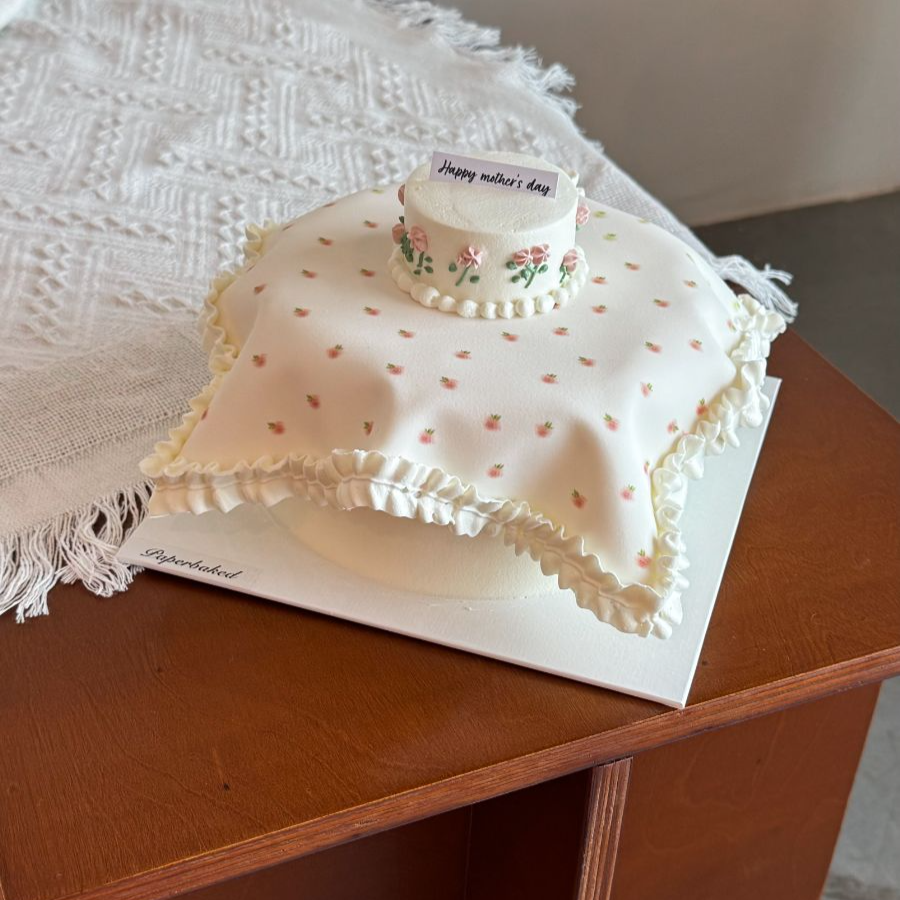 Flora Table Cake with Mini Tier Cake Sugar Printing