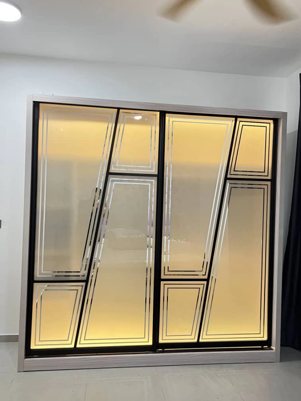 Premium Design Bedroom Wardrobe With Sliding Glass Door | Wardrobe with Lights | Almari Baju Mewah Pintu Kaca | Bedroom Furniture Store | Wardrobe SALE Promotion | Penang | KL | Kedah | Perak | Melaka | Pahang | Cheras | Ampang | Mont Kiara 