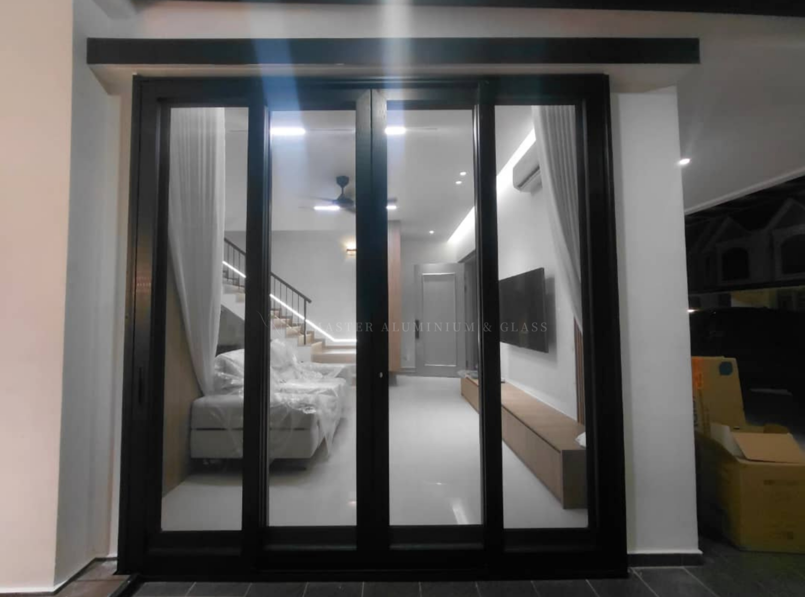 MASTER SERIES SLIDING DOOR WITH MESH AT TMN ECO SPRING