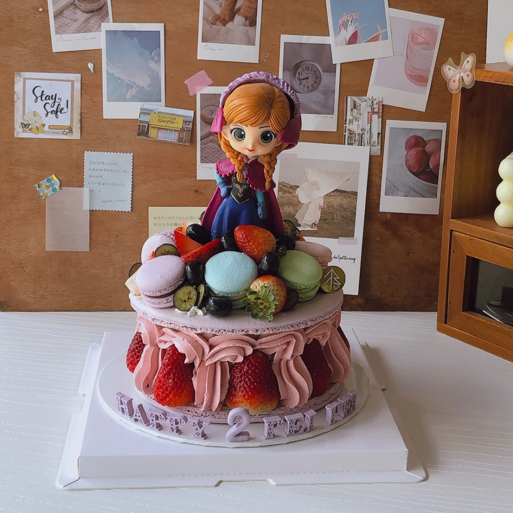 Frozen Anna Macaron Cake