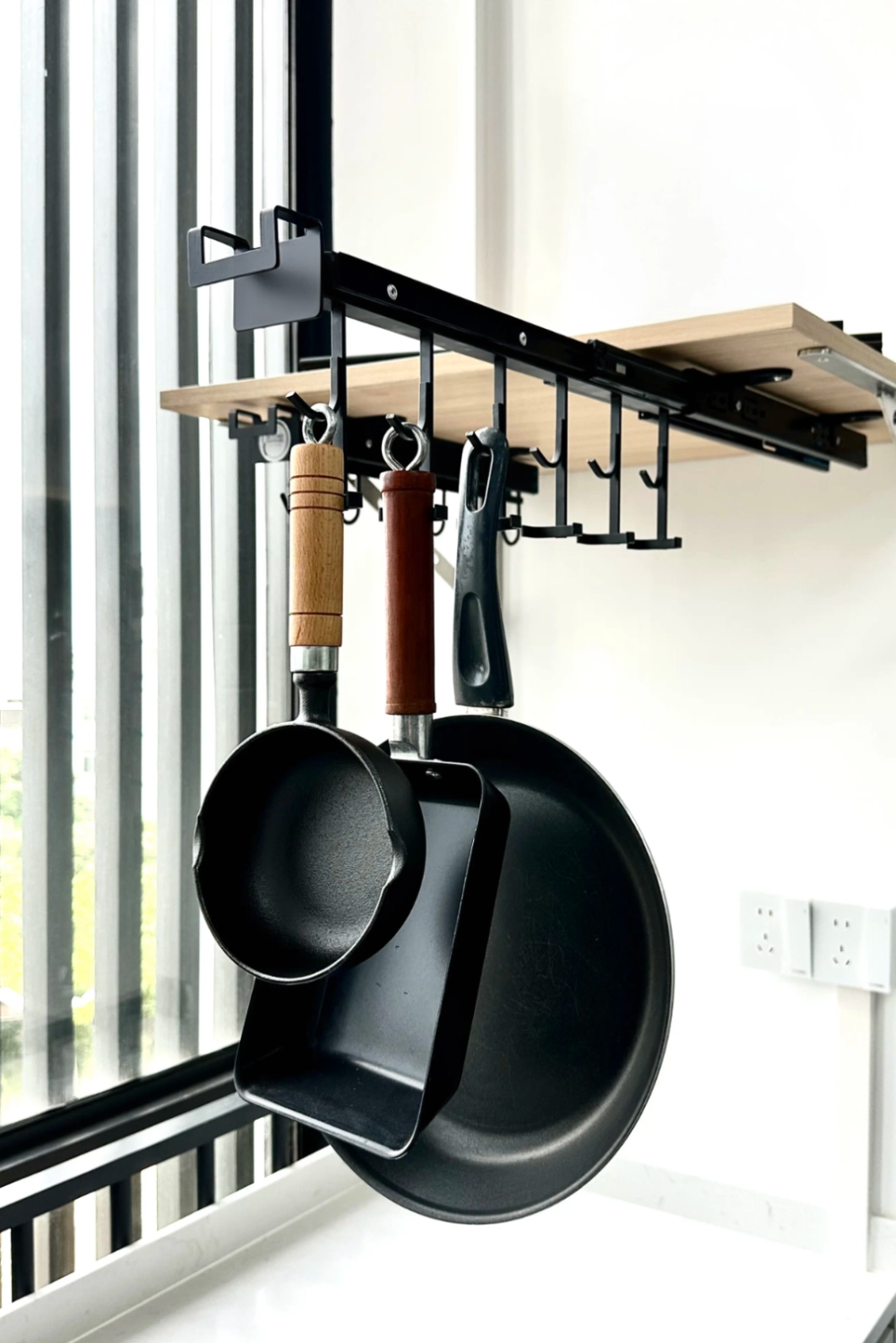 VIPO PULL OUT PAN HOLDER WT SOFT CLOSE