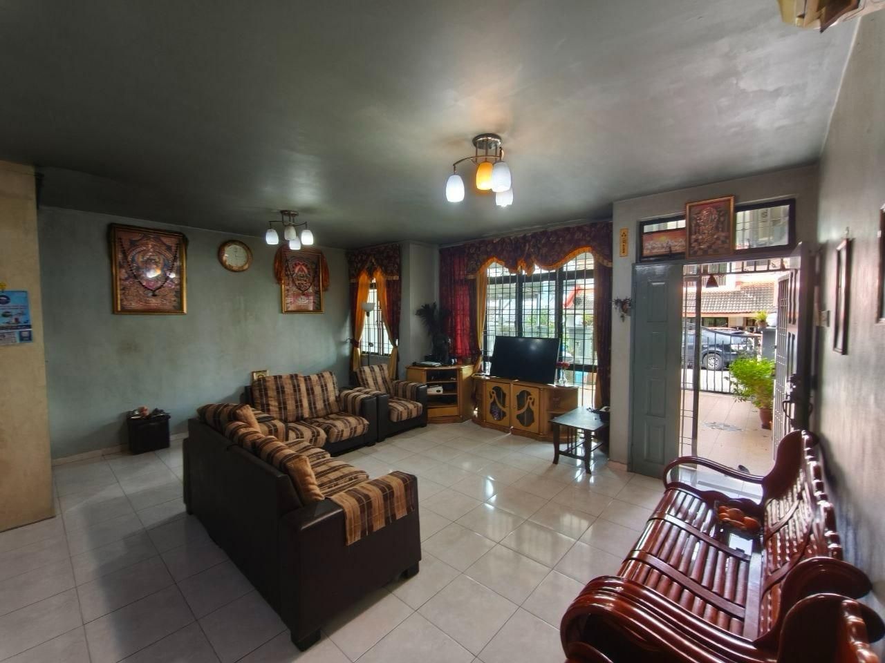 [FOR SALES] Taman Baiduri Perling 2.5 Storey Terrace House 4bed Renovated Johor Bahru