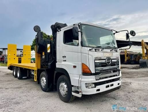 Self Loader Truck for Rent – Reliable Lifting & Transportation Solution