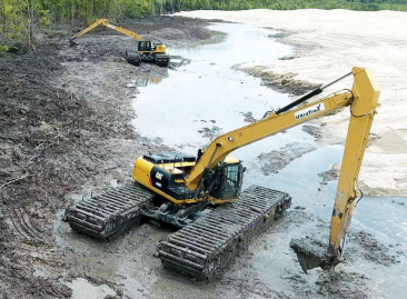 Amphibious Excavator AT 200ER V2