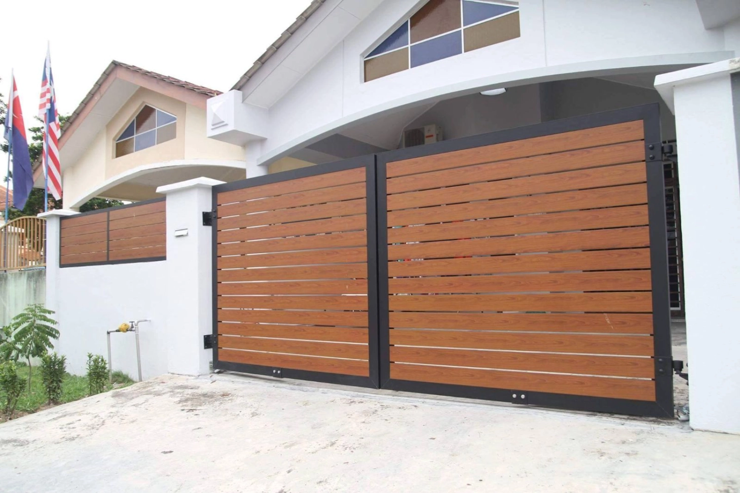 Aluminium Furnishing Design Swing Gate