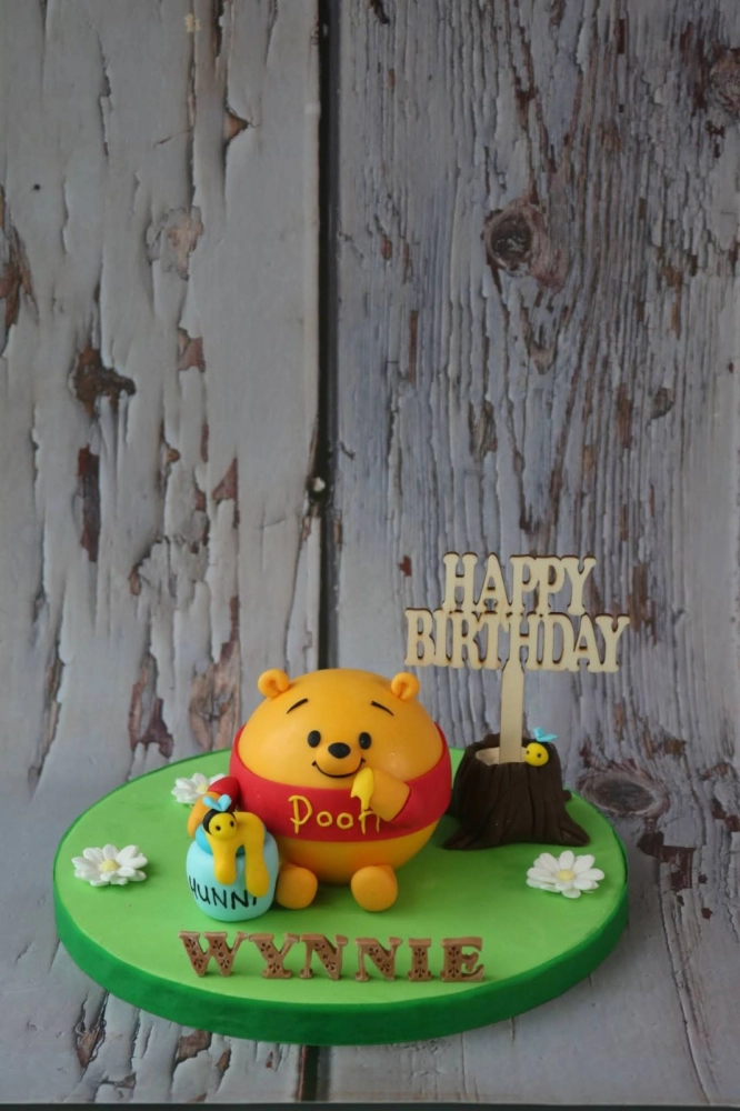 Pooh Chocolate Pinata Mini