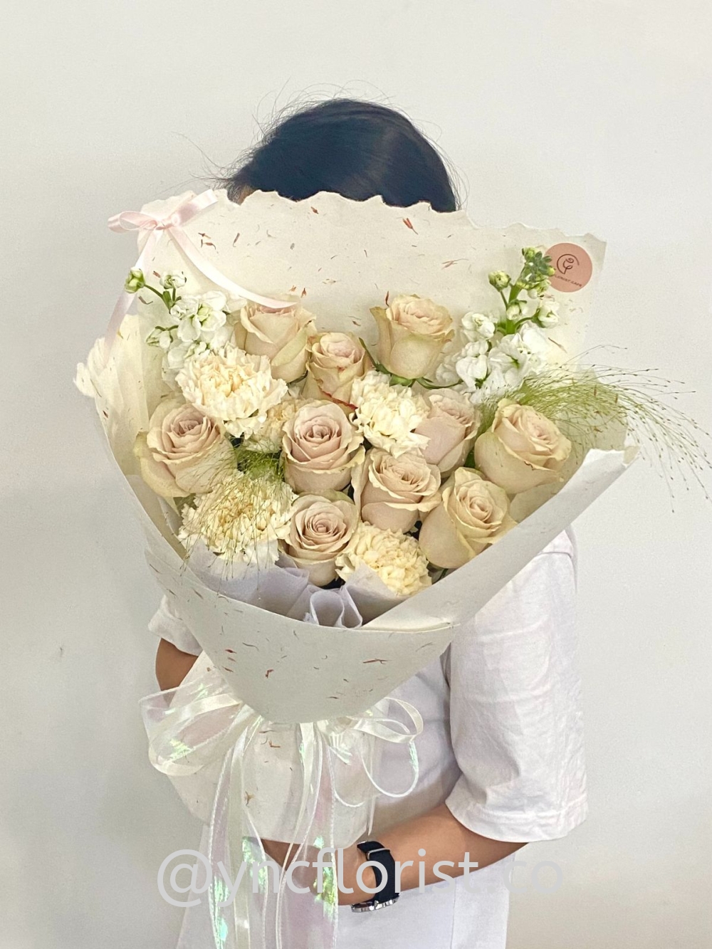 Fresh Menta Roses with Mix Flowers (L)