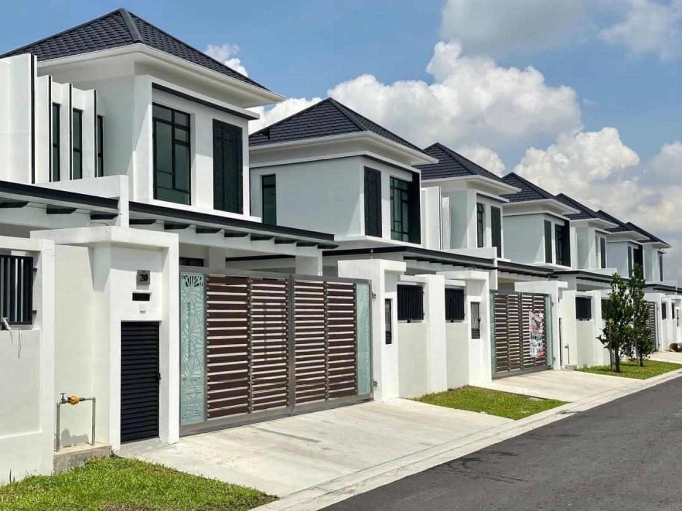 Ejen Hartanah Taman Setia Tropika | Jual Rumah Johor Bahru 2 Rumah kluster sebenar di Taman Setia Tropika Johor Bahru