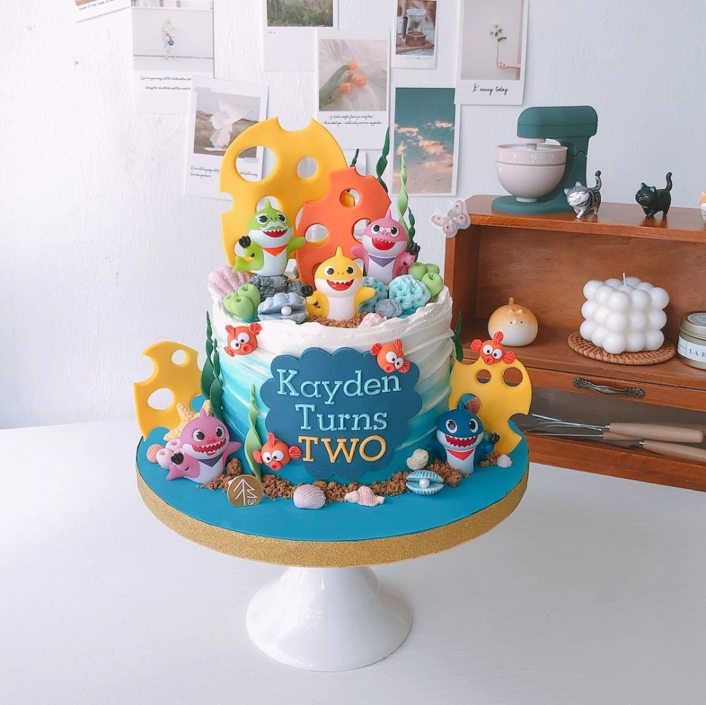 Baby Shark Cake