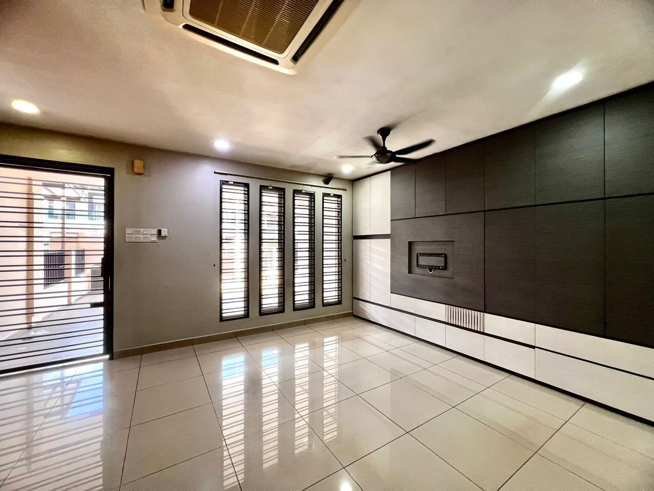 Iolite @ Taman Seri Austin – Fully Renovated Double Storey Terrace House for Sale