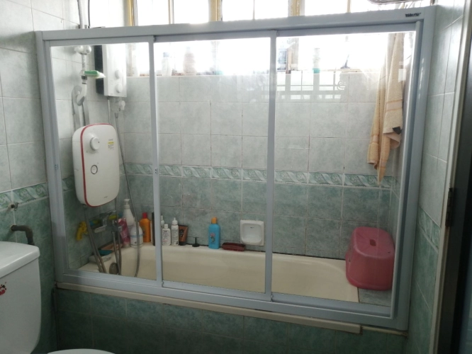 Shower Screen at Kampung Jawa
