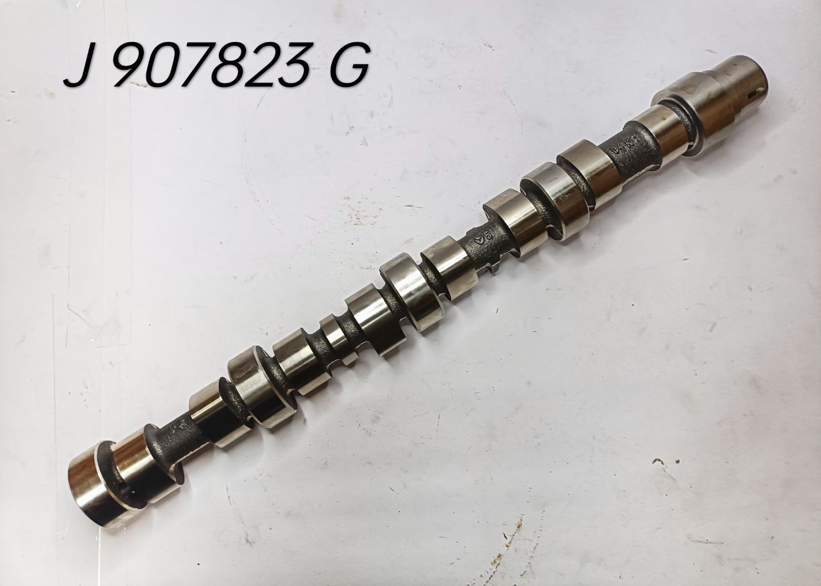 J 907823   CAM   SHAFT   (CNH)