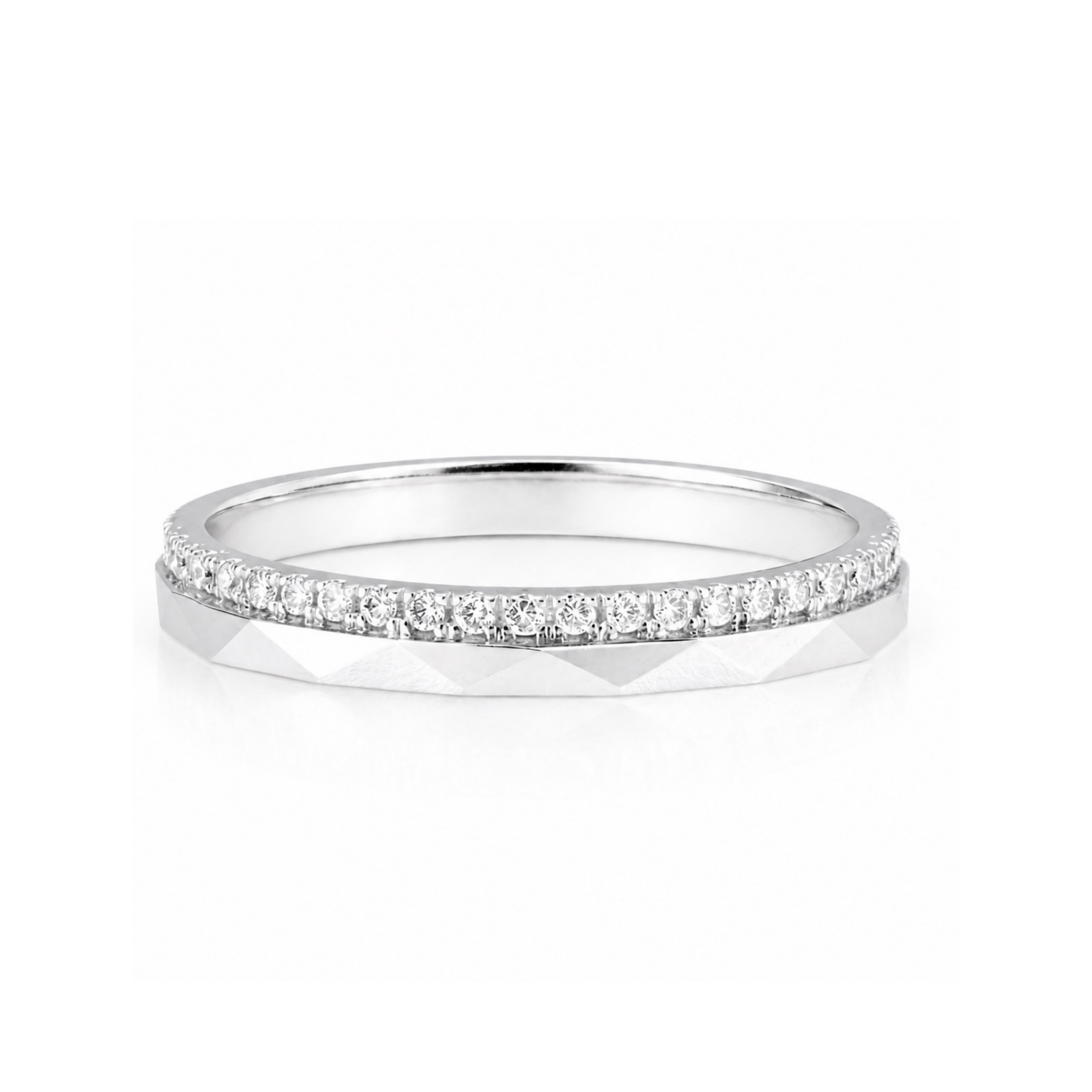 Roman & Co庐 Lumi猫re Facet Wedding Band