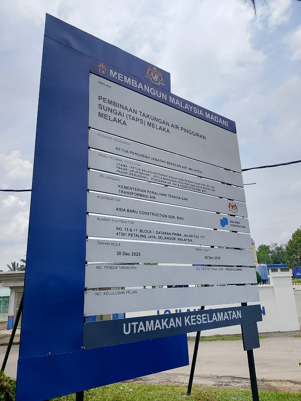 CONSTRUCTION & PROJECT SIGNBOARD